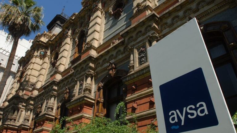 El Gobierno anunció el inicio del proceso de privatización de AySA