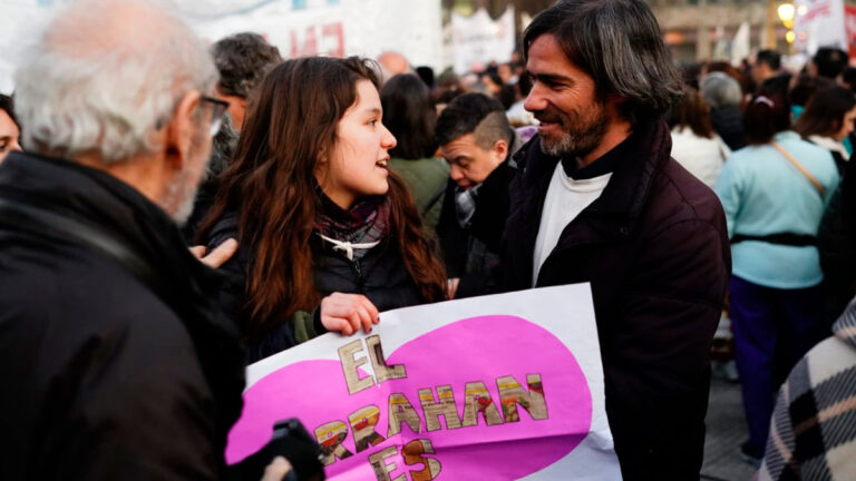 Nicolás del Caño analiza las luchas sociales y adelanta la fuerza de la campaña del FIT