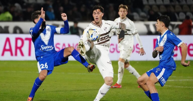 Platense festejó el título ante su gente frente a Vélez pero se quedó con un jugador menos y terminó valorando el empate