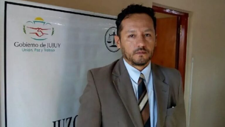 En medio de la investigación por corrupción, Ustarez pidió licencia «por motivos personales»