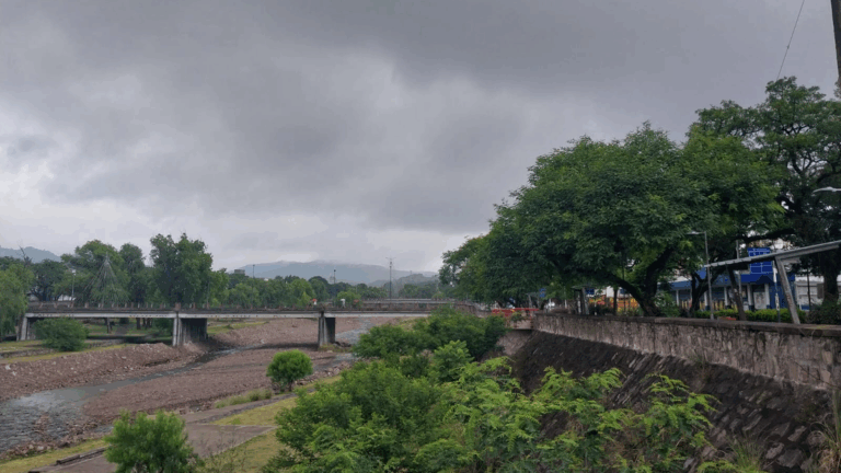 Jornada con probabilidad de tormentas aisladas en la ciudad