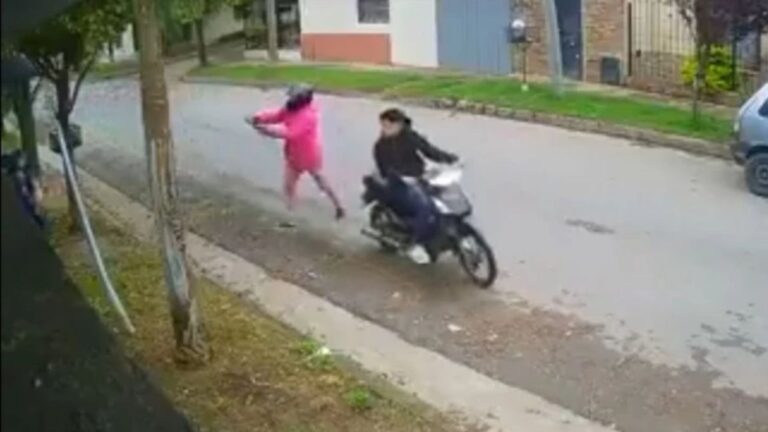 Bajo amenazas con un arma tumbera, motochorros asaltaron a una pareja