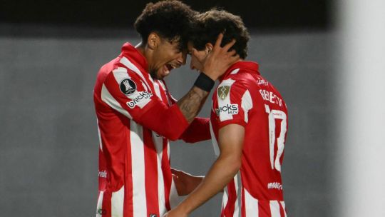 Estudiantes ganó y estuvo cerca, pero Agustín Rossi salvó a Flamengo en los penales