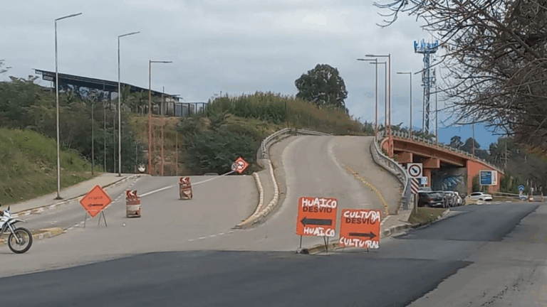 Atención! Restricción de tránsito en el puente de barrio Los Huaicos