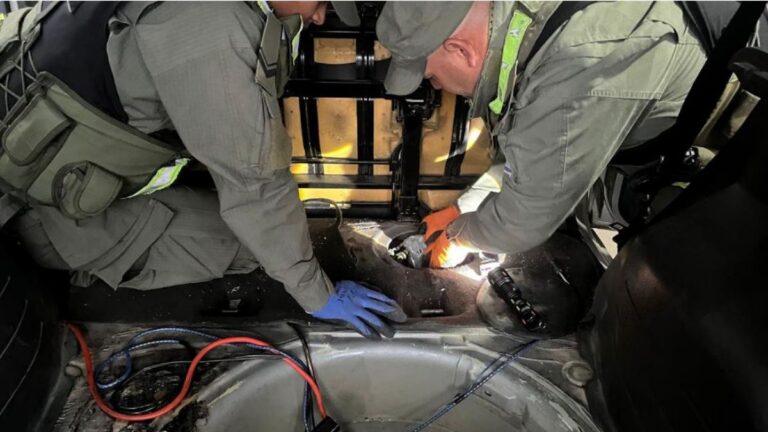 Incautaron cocaína y marihuana oculta en el tanque de combustible de un auto