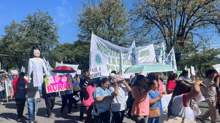 Exigiendo mejoras salariales, se manifestaron los trabajadores de la Sanidad