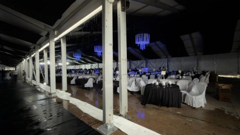 Padres de egresados 2025 repudiaron la organización de la Cena Blanca y exigen reprogramación y reparaciones