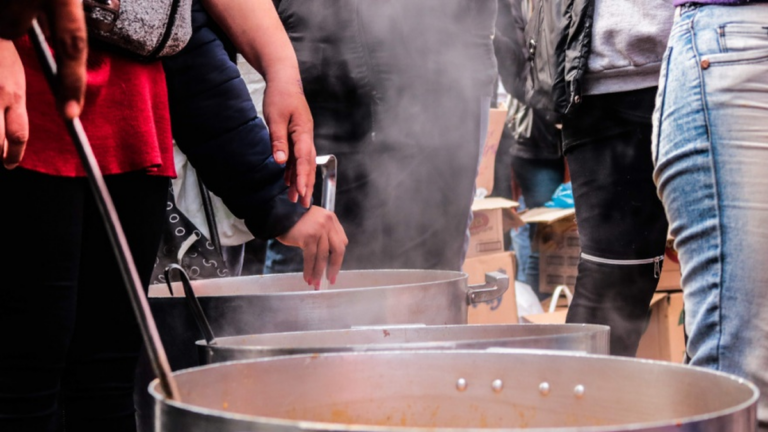 Comedor de Alto Comedero asiste a personas con adicciones y víctimas de violencia
