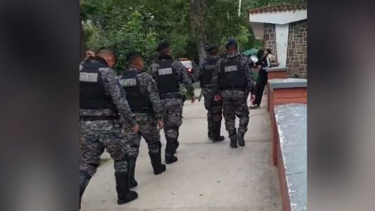Corrieron a vendedores ambulantes de las afueras del Hospital Pablo Soria