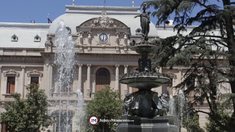 Decretaron asueto para el 24 y 31 de diciembre: será a partir de las 12:00