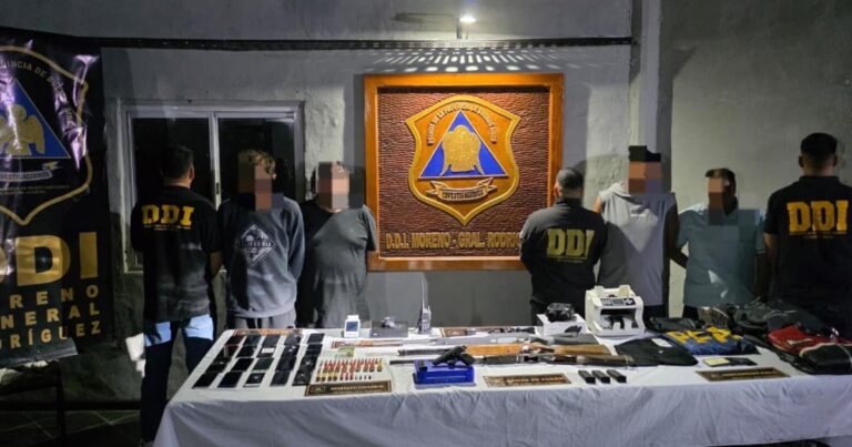 «Llevo el chaleco y la remera de la fuerza»: cómo cayeron los ladrones que robaban disfrazados de policías