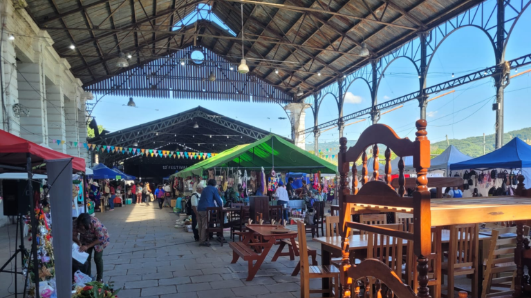 Por la caída del consumo, productores con precios rebajados en la Feria Campesina