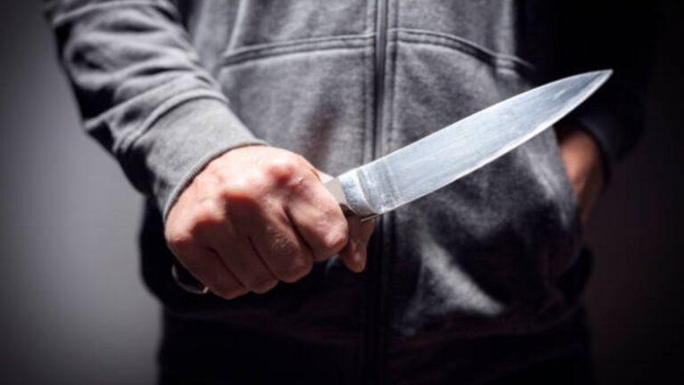 Agredió a su pareja, la atacó con un arma blanca y se autolesionó