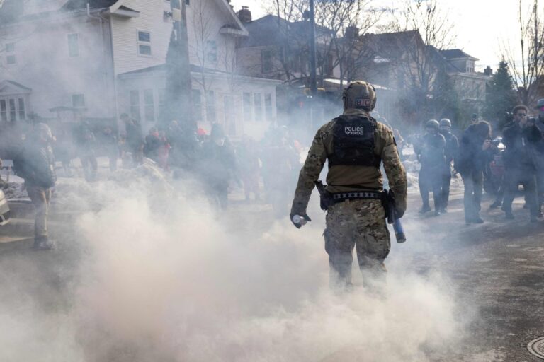 Protestas en Minneapolis: un policía federal le disparó a un venezolano tras ser atacado durante un arresto