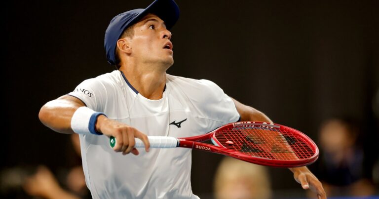 A Sebastián Báez lo paró la lluvia cuando le ganaba a otro Top 10 en Auckland