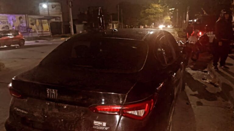 Desbaratan y detienen a una banda que circulaba en un automóvil sin patente