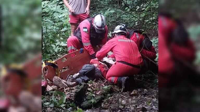 Localizaron y rescataron a una mujer desaparecida: había caído desde un puente
