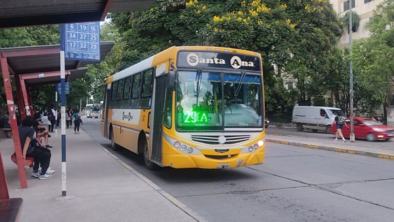 Un empleado de comercio gasta más de $100.000 por mes para viajar en colectivo