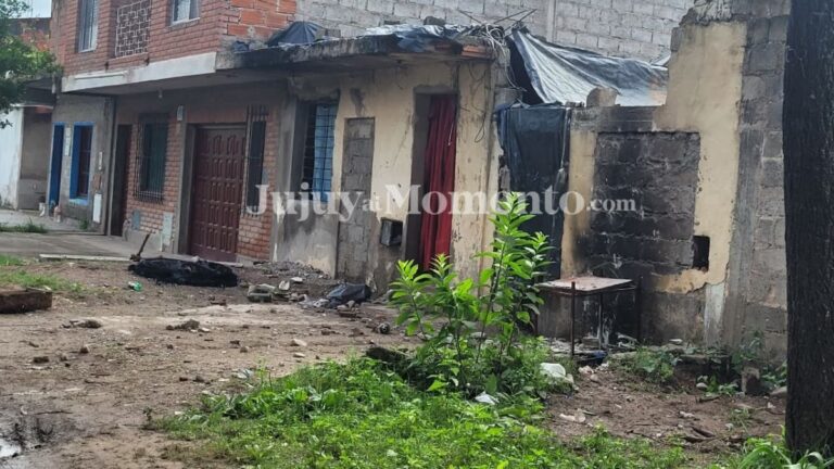 Tensión en San Pedrito: vecinos intentaron incendiar un presunto búnker tras una seguidilla de robos