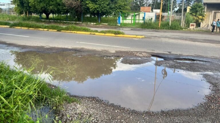 Persisten los reclamos por los cráteres en la Ruta 9: vecinos exigen solución urgente