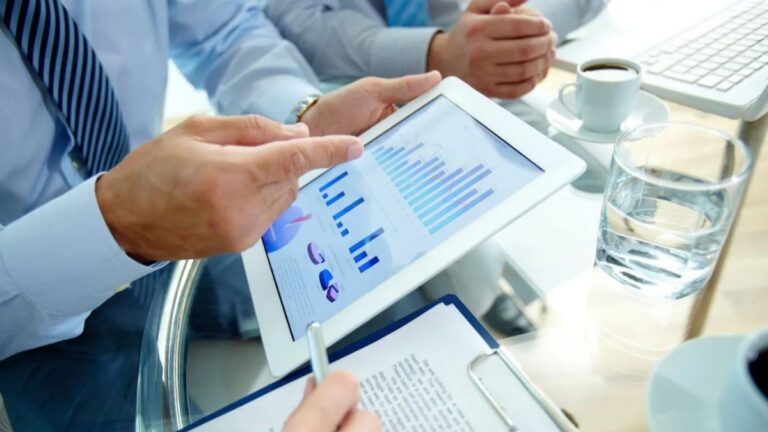 Denuncian que el Gobierno provincial acumula millones en inversiones financieras mientras los salarios no alcanzan