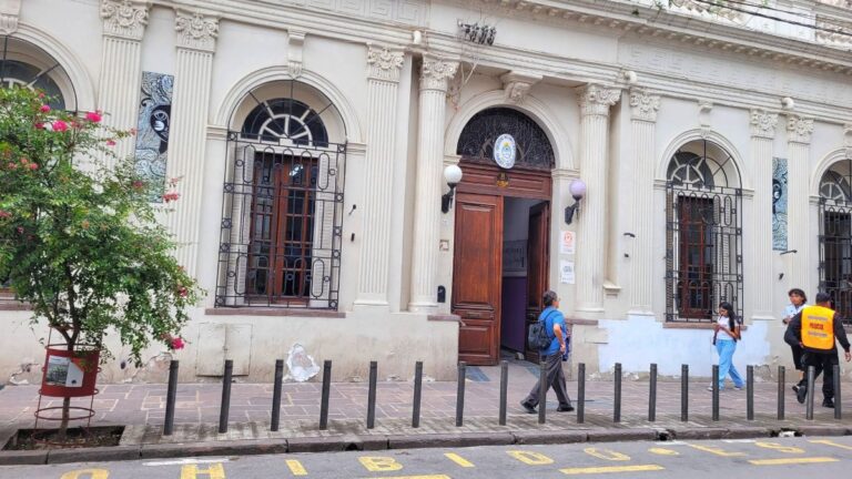 Trabajador de la Facultad de Humanidades se descompensó y murió