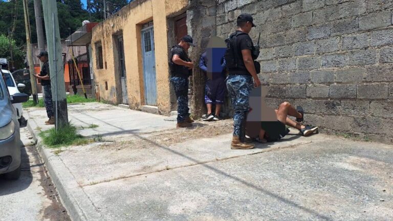 «Te tiro algo pero soltame»: tenían más de 5 kilos de droga e intentaron sobornar a la Policía