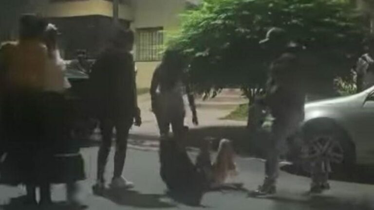 Pelea en los corsos capitalinos terminó con una joven con una herida de arma blanca
