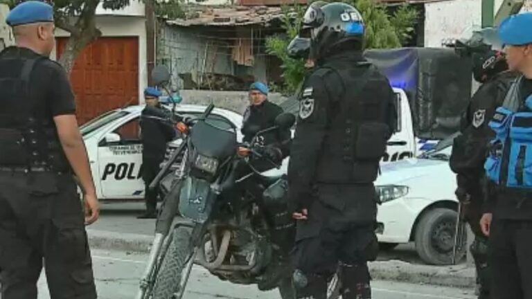 Dos sujetos detenidos por merodear en el barrio Cuyaya, armados con un cuchillo