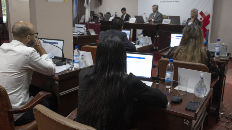 En medio de la polémica, aprobaron la prórroga de la licitación del transporte