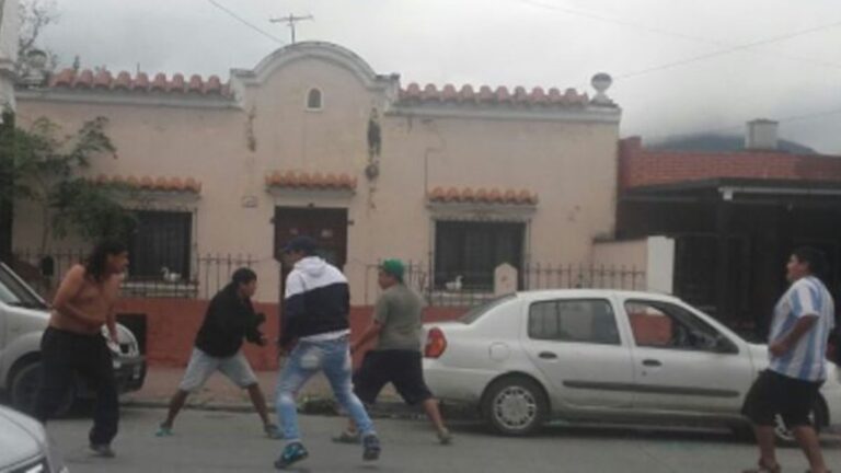 En medio de una pelea de patotas, un hombre recibió un machetazo en la cabeza