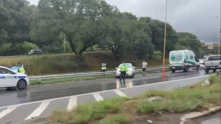 Perdió el control al pasar por un charco y chocó contra el guardarraíl en Ruta 9