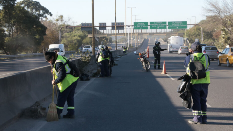 Operativo de limpieza en la Avenida Savio con restricción de tránsito