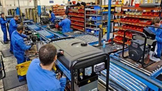 La economía crece pero se destruyen empleos, el crudo análisis de lo que dejó el EMAE