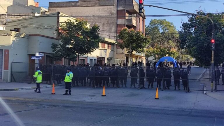 Caos vehicular en el centro: cortes y desvíos por la apertura de sesiones