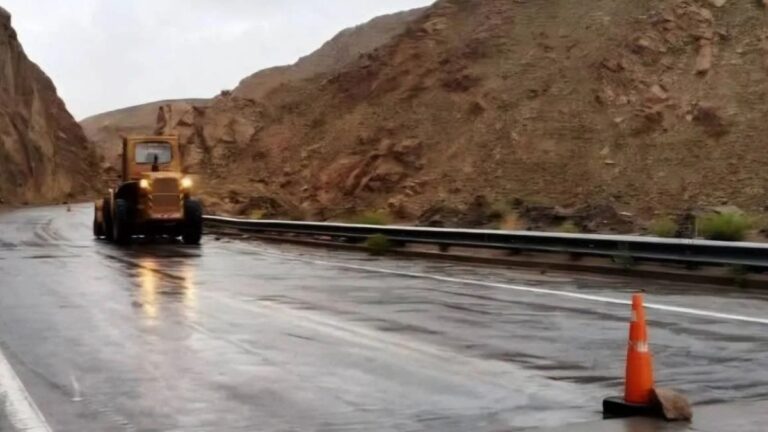 Rutas con desvíos y sectores complicados por tormentas en Jujuy