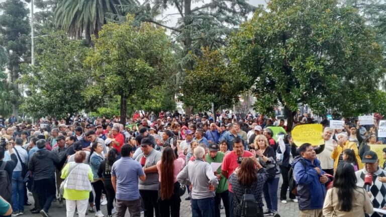 Familias denuncian que los policías «buscan trabajos alternativos» para llegar a fin de mes