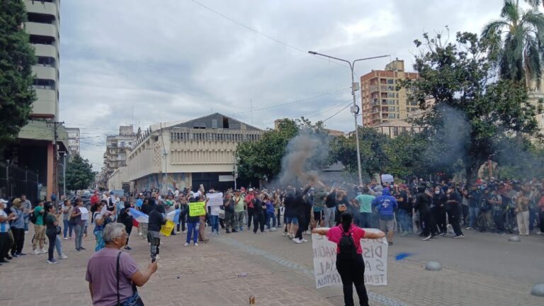 Se rompe el techo paritario? El posible aumento a la Policía encendió las alarmas en el resto de los estatales