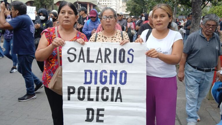 Madre de un policía de Perico denunció jornadas de hasta 30 horas y falta de insumos