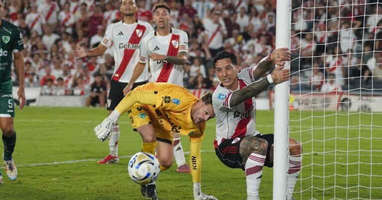 Video: el taquito de Driussi para el gol de River ante Sarmiento