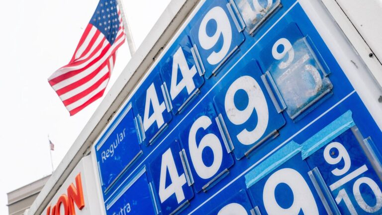 El precio de la nafta en EEUU se dispara por la guerra en Medio Oriente y subió casi 24% desde el final de febrero