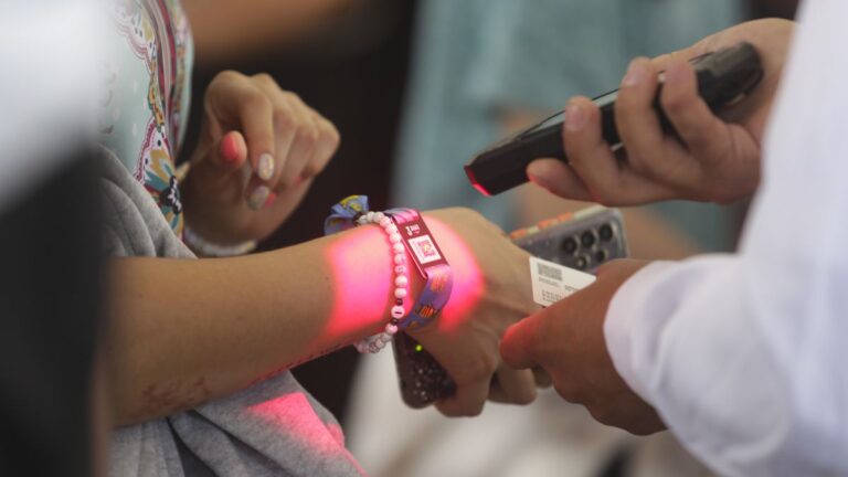 Lollapalooza Argentina 2026: cómo cargar plata a las pulseras