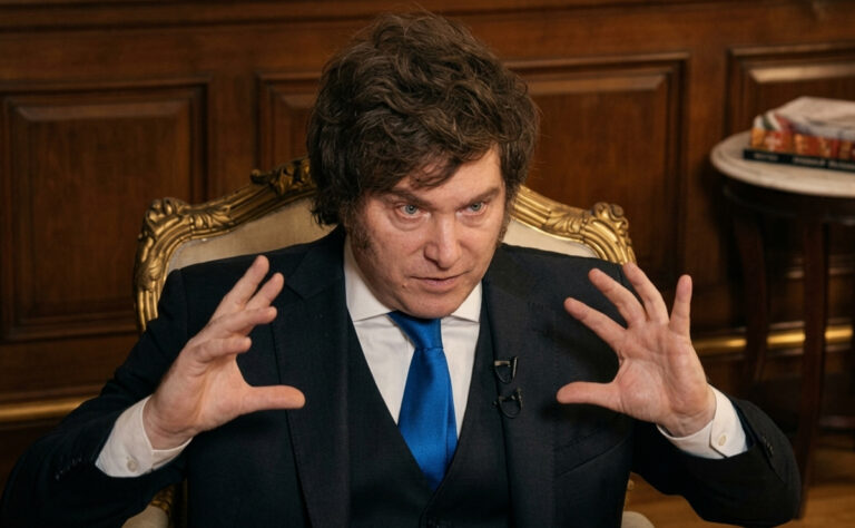 El presidente Javier Milei durante una entrevista televisiva.